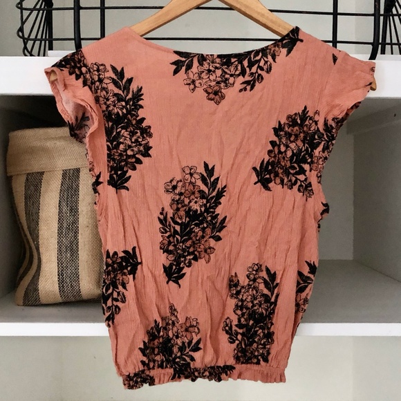 Saltwater Luxe Crop Blouse Gold Shimmer Thread Cap Flutter Sleeves SM - Picture 2 of 6